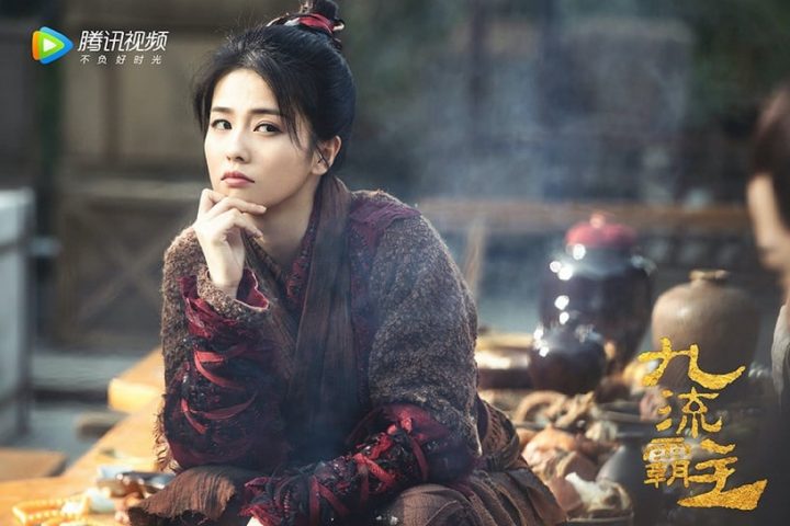 白鹿20个古装造型！《长月烬明》灵动，《周生如故》温婉，和赵露思同款丑浏海谁赢了？-32