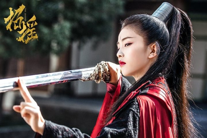 白鹿20个古装造型！《长月烬明》灵动，《周生如故》温婉，和赵露思同款丑浏海谁赢了？-35