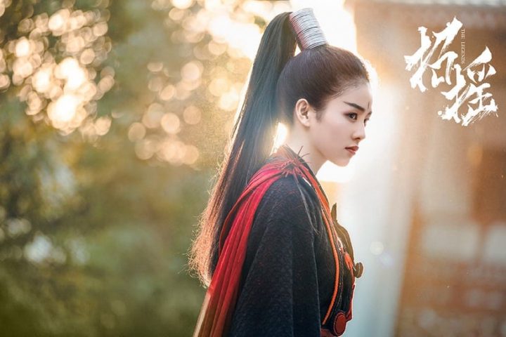 白鹿20个古装造型！《长月烬明》灵动，《周生如故》温婉，和赵露思同款丑浏海谁赢了？-37