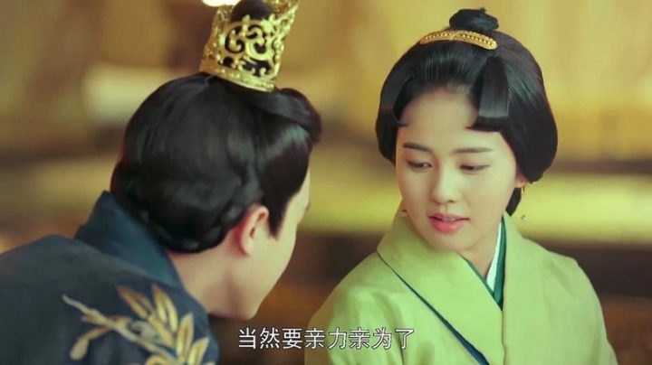 白鹿20个古装造型！《长月烬明》灵动，《周生如故》温婉，和赵露思同款丑浏海谁赢了？-38