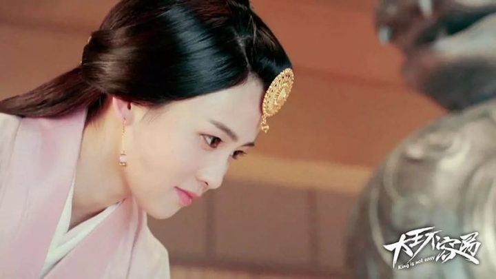 白鹿20个古装造型！《长月烬明》灵动，《周生如故》温婉，和赵露思同款丑浏海谁赢了？-39