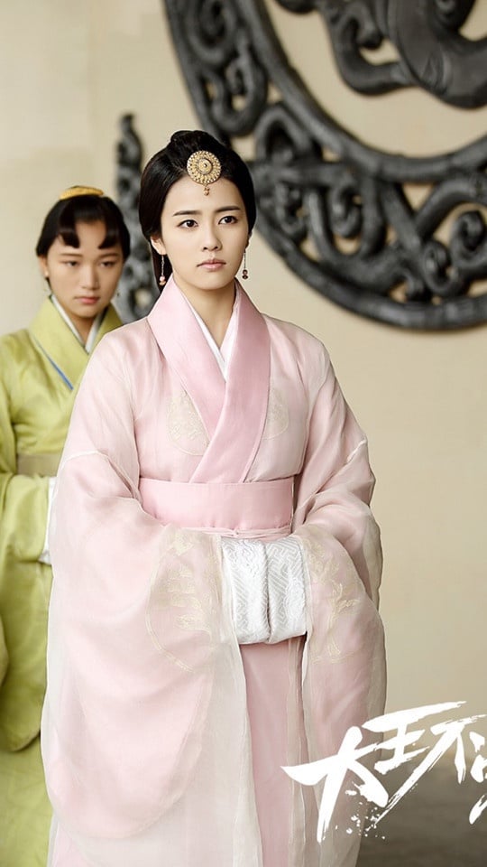 白鹿20个古装造型！《长月烬明》灵动，《周生如故》温婉，和赵露思同款丑浏海谁赢了？-40