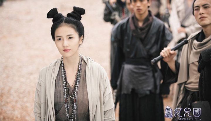 白鹿20个古装造型！《长月烬明》灵动，《周生如故》温婉，和赵露思同款丑浏海谁赢了？-41