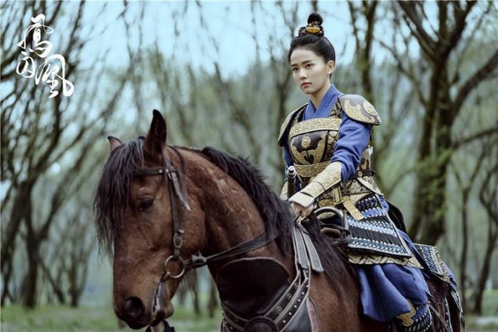 白鹿20个古装造型！《长月烬明》灵动，《周生如故》温婉，和赵露思同款丑浏海谁赢了？-44