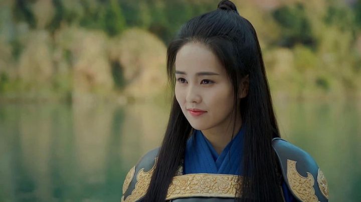 白鹿20个古装造型！《长月烬明》灵动，《周生如故》温婉，和赵露思同款丑浏海谁赢了？-43