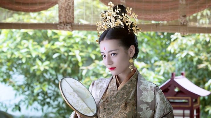 网评“最美古装女神”TOP10！赵露思没进榜，热巴第十，刘诗诗赢杨幂，冠军是真仙女吧-2