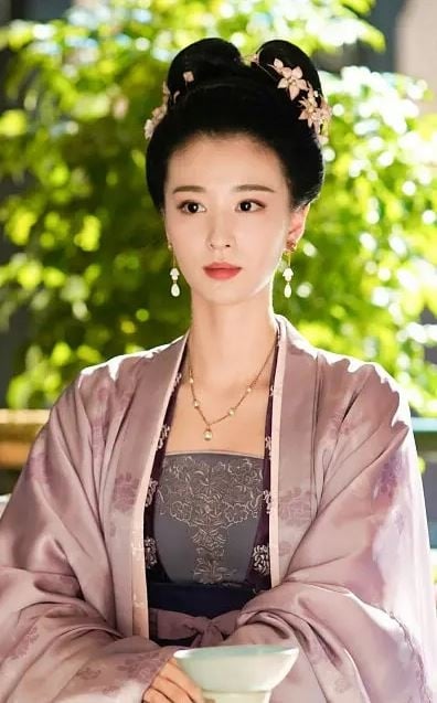 网评“最美古装女神”TOP10！赵露思没进榜，热巴第十，刘诗诗赢杨幂，冠军是真仙女吧-4