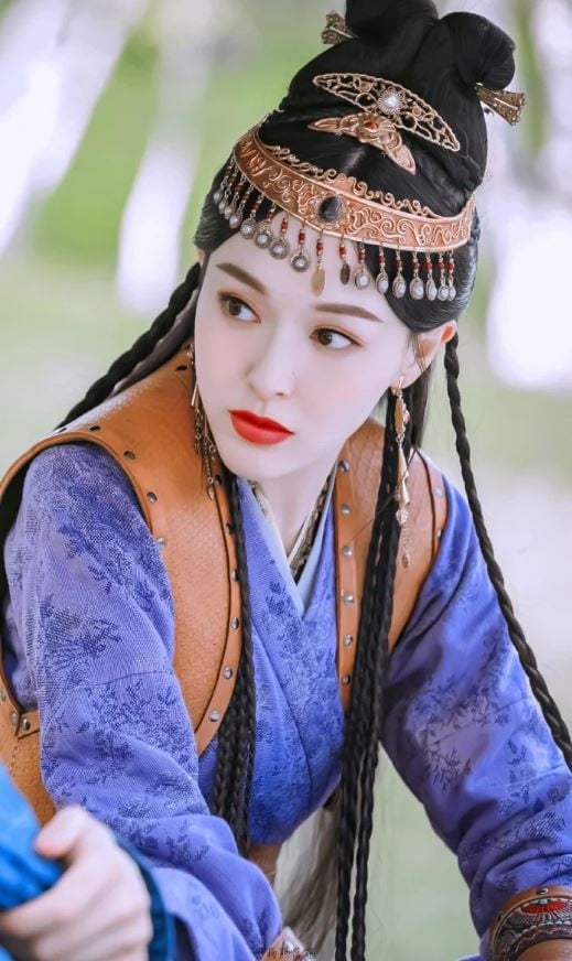 网评“最美古装女神”TOP10！赵露思没进榜，热巴第十，刘诗诗赢杨幂，冠军是真仙女吧-17