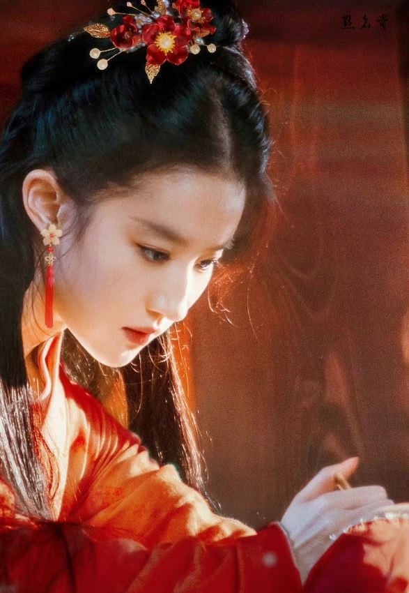 网评“最美古装女神”TOP10！赵露思没进榜，热巴第十，刘诗诗赢杨幂，冠军是真仙女吧-28