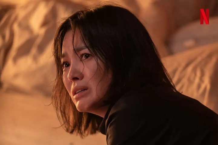 韩网网议韩剧女神“人生角色”！宋慧乔《黑暗荣耀》最惊艳，朴恩斌没争议，IU是这部！-3