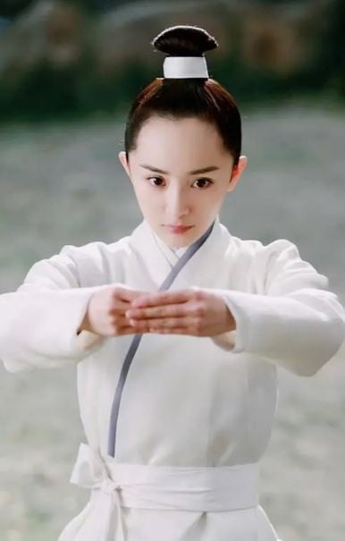 古装仙侠剧8位美女师妹！《护心》周也明艳，赵丽颖甜，杨幂发型被吐嘈，迪丽热巴更雷-16