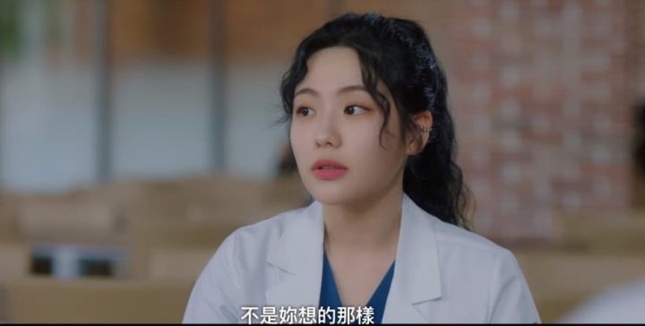 《医生车智淑》政闵女友“讨喜细节”！霸气且赏罚分明，这细节显现她对车贞淑没偏见-8