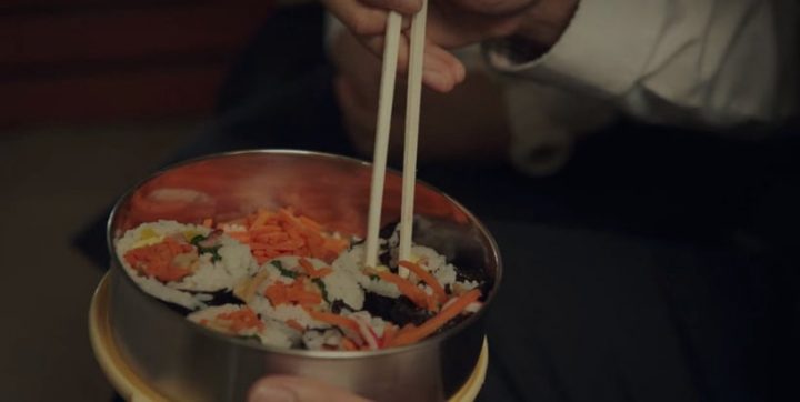 《坏妈妈》剧情隐藏细节！处处有“黄色”物件，强豪一家都不吃红萝卜，画面色调有玄机-10
