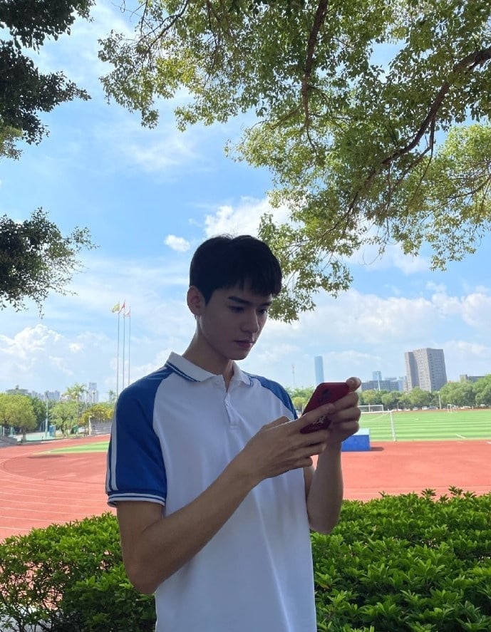 10位曾是“校草”的国产剧男星！侯明昊是学霸男神，肖战、张凌赫都上榜，他受封国民校草-7
