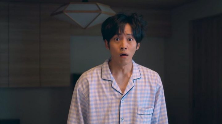 Netflix日劇《我們離婚吧》17彩蛋！致敬《愛的迫降》劇名、路人T恤驚見台灣-4