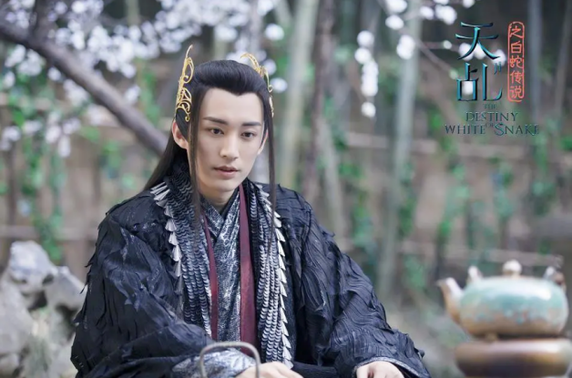 “刘学义”介绍＋8部必看国产剧！古装美男三界专业户，《夜色暗涌时》禁欲霸总超圈粉！-4