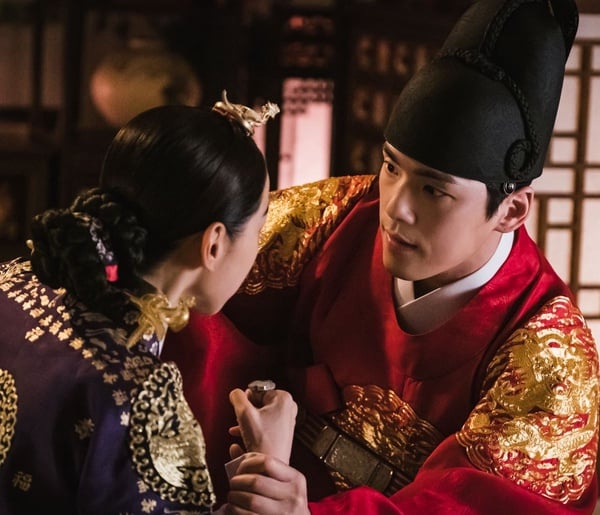 《哲仁王后》奉焕的歪理金句！复仇要美美的、神解析婚姻本质，奉焕：“婚礼等于丧礼”-14