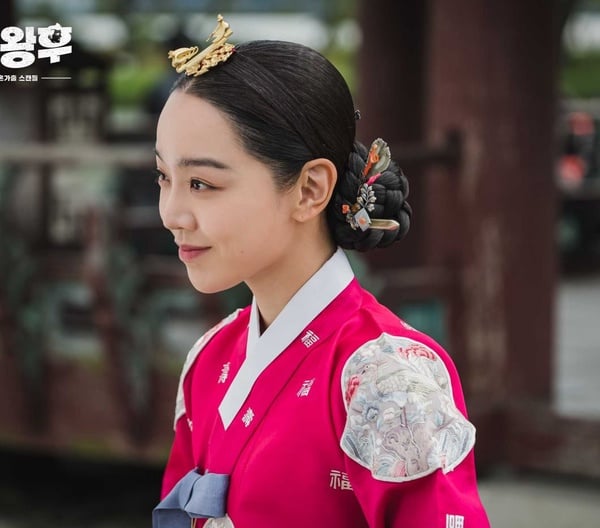 《哲仁王后》奉焕的歪理金句！复仇要美美的、神解析婚姻本质，奉焕：“婚礼等于丧礼”-17