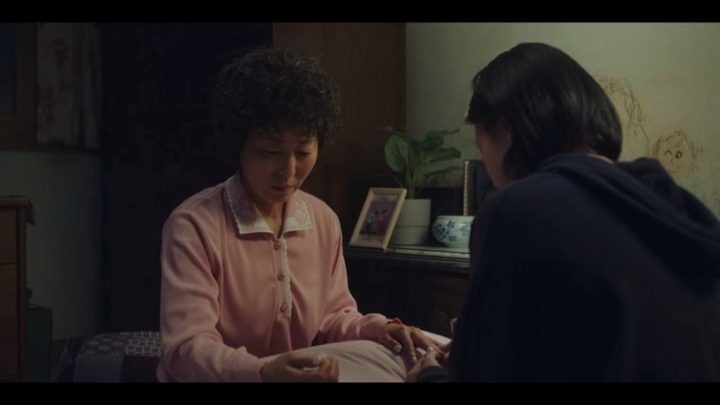 《坏妈妈》15句心痛台词：“母亲可以取代任何东西，却没有任何一样东西能取代母亲。”-10