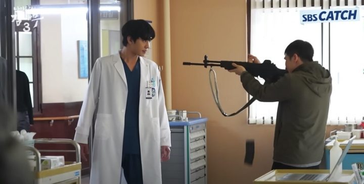 《浪漫医生金师傅3》7个剧情幕后秘密！2集坍塌戏拍半个月，第4季恩卓和雅凛会有孩子？-5