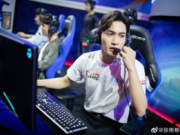 《三分野》张彬彬10件事！和韩东君是同学、四搭迪丽热巴，开过网咖，竟还当过电竟选手-5