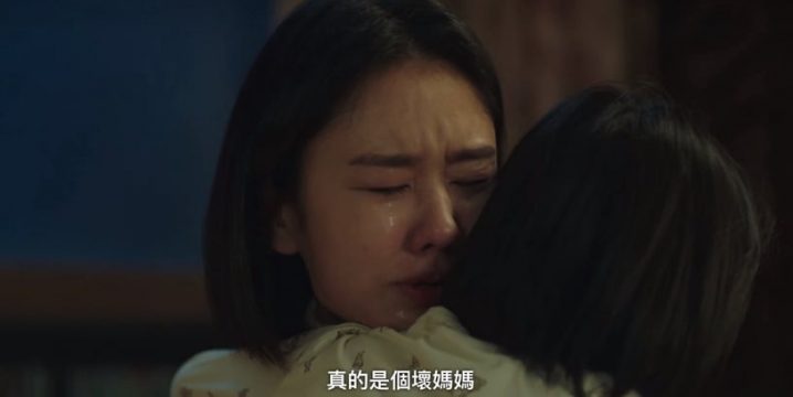 《壞媽媽》6個劇情隱喻！被關的“豬”象徵強豪，黃色代表幸福，這幕暗示強豪拋棄媽媽-6