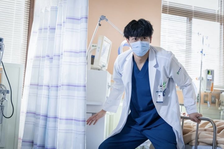 从《浪漫医生金师傅3》看医生们成长！张东华这举动显示他变很多，宇镇根本翻版金师傅-11