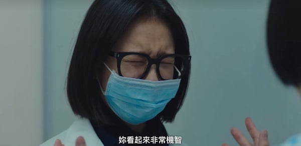 《坏妈妈》结局8个隐藏彩蛋！美珠变机智医生，全家福后藏真心，这幕象征英顺幸福离世-1
