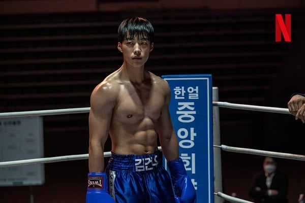 韩剧《猎犬》8位实力演员！健优演过李敏镐护卫，“阳中”竟是《黑暗荣耀》的他-2