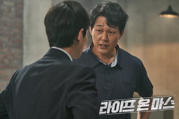 韩剧《猎犬》8位实力演员！健优演过李敏镐护卫，“阳中”竟是《黑暗荣耀》的他-14