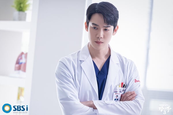 网评“最适合演医生”韩剧男星！《金师傅》柳演锡看起来好可靠，安孝燮李钟硕都被提名-1