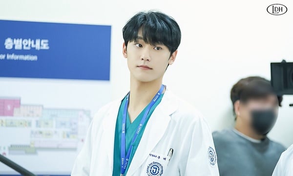 网评“最适合演医生”韩剧男星！《金师傅》柳演锡看起来好可靠，安孝燮李钟硕都被提名-8