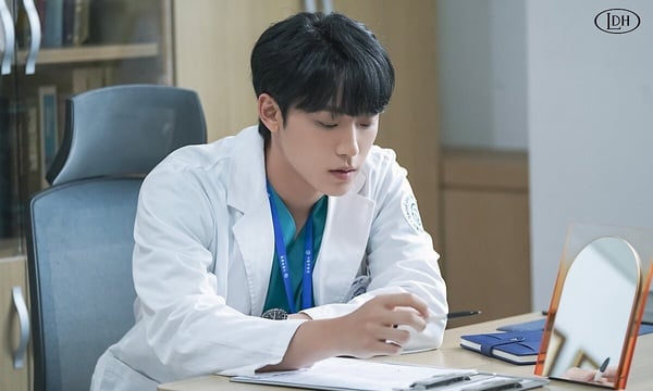 网评“最适合演医生”韩剧男星！《金师傅》柳演锡看起来好可靠，安孝燮李钟硕都被提名-9