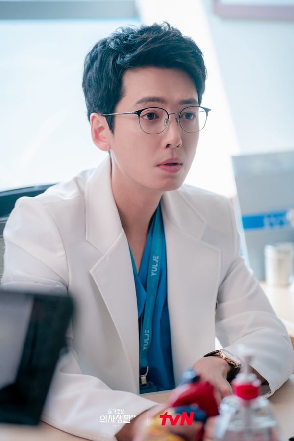 网评“最适合演医生”韩剧男星！《金师傅》柳演锡看起来好可靠，安孝燮李钟硕都被提名-11