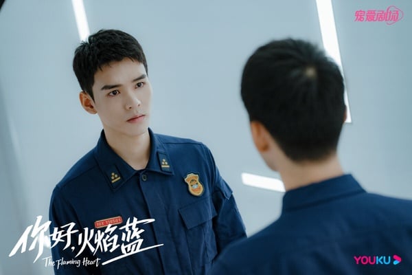 7位国产剧男星演消防员！《照亮你》陈伟霆很Man，龚俊高帅，罗云熙也演过，杨洋帅炸了-13