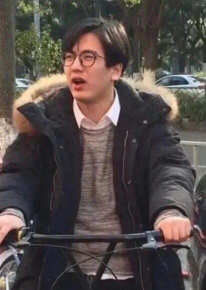 网评8位“旧照差异大”国产剧男星！张彬彬&成毅有黑历史，白敬亭以前黑，张凌赫也差蛮多-20