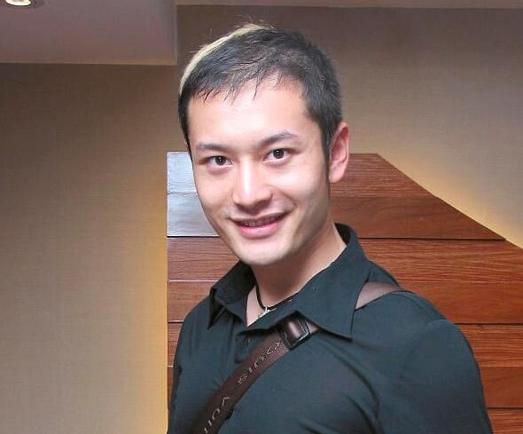 网评8位“旧照差异大”国产剧男星！张彬彬&成毅有黑历史，白敬亭以前黑，张凌赫也差蛮多-19
