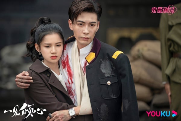 国产剧10对“真情侣”演CP！白敬亭宋轶不像在演，杨幂赵丽颖和前夫真甜过，这对尬到家了-4