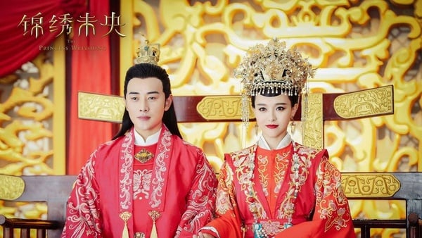 国产剧10对“真情侣”演CP！白敬亭宋轶不像在演，杨幂赵丽颖和前夫真甜过，这对尬到家了-8