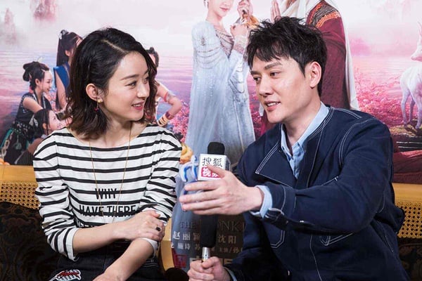 国产剧10对“真情侣”演CP！白敬亭宋轶不像在演，杨幂赵丽颖和前夫真甜过，这对尬到家了-12