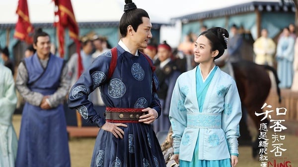 国产剧10对“真情侣”演CP！白敬亭宋轶不像在演，杨幂赵丽颖和前夫真甜过，这对尬到家了-10