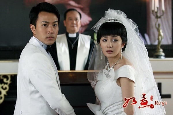 国产剧10对“真情侣”演CP！白敬亭宋轶不像在演，杨幂赵丽颖和前夫真甜过，这对尬到家了-13