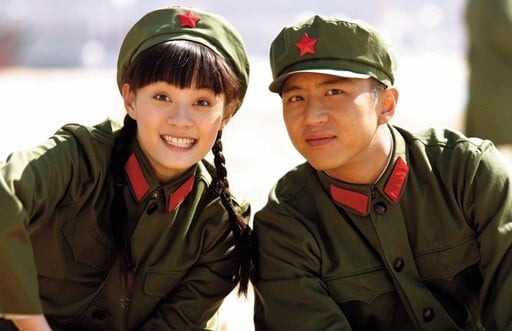 国产剧10对“真情侣”演CP！白敬亭宋轶不像在演，杨幂赵丽颖和前夫真甜过，这对尬到家了-16