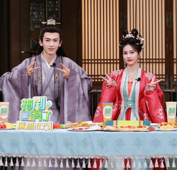 国产剧10对“真情侣”演CP！白敬亭宋轶不像在演，杨幂赵丽颖和前夫真甜过，这对尬到家了-31