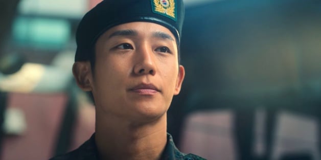 《D.P：逃兵追缉令2》25句悲愤台词：“不能用鸡蛋撞石头吗？破了也会留痕迹！”-26