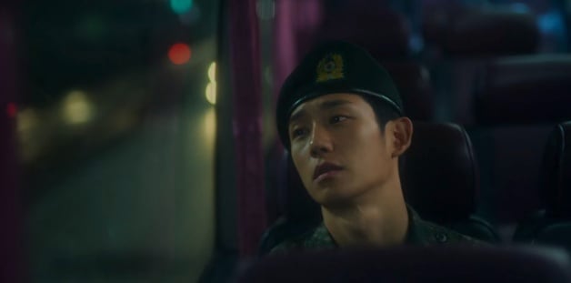 《D.P：逃兵追缉令2》25句悲愤台词：“不能用鸡蛋撞石头吗？破了也会留痕迹！”-27