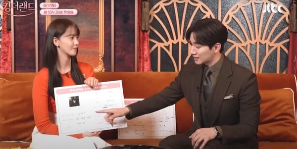 《欢迎来到王之国》戏外5大高甜互动！俊昊狂赞允儿“很完美”，这举动证明俊昊吃醋啦-8