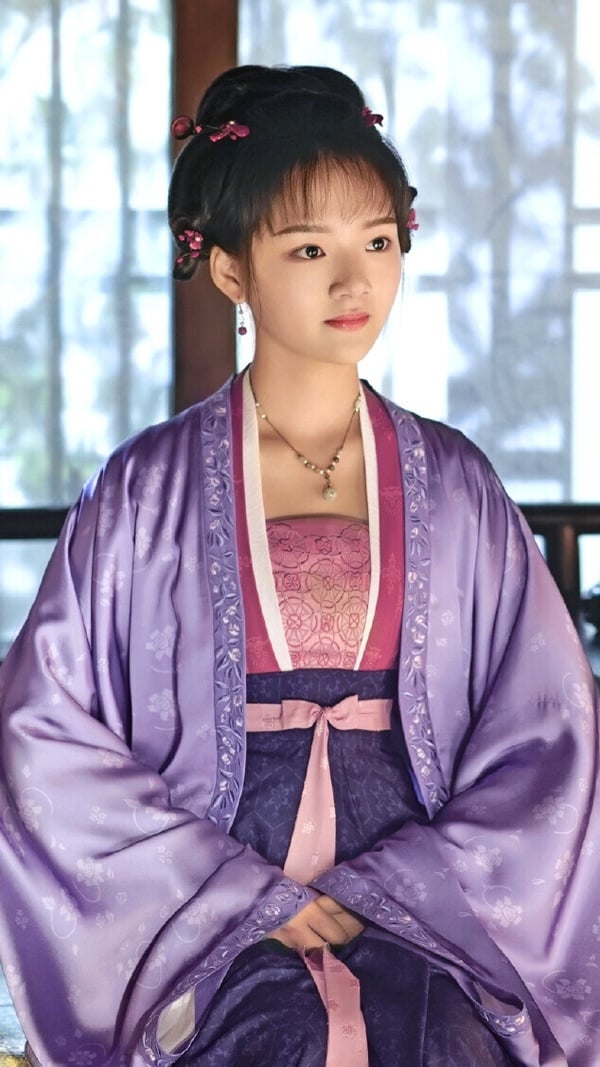 9位国产剧女星“颜值巅峰妆造”！《玉骨遥》任敏没《清平乐》美，而她只惊艳1次就走下坡-5