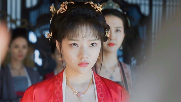 9位国产剧女星“颜值巅峰妆造”！《玉骨遥》任敏没《清平乐》美，而她只惊艳1次就走下坡-3