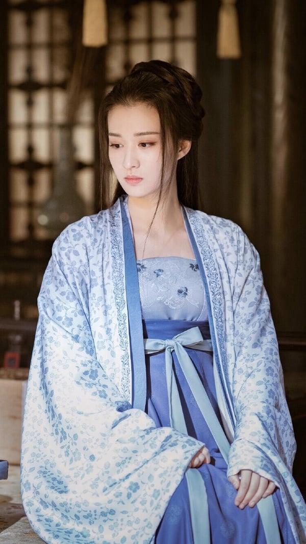 9位国产剧女星“颜值巅峰妆造”！《玉骨遥》任敏没《清平乐》美，而她只惊艳1次就走下坡-7